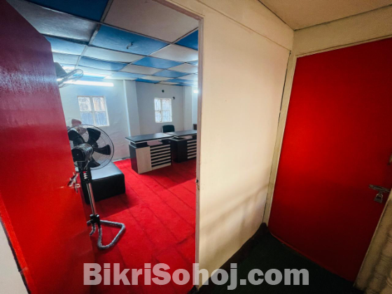 ২৮০ স্কোয়ার ফুট (সাবলেট অফিস রুম)